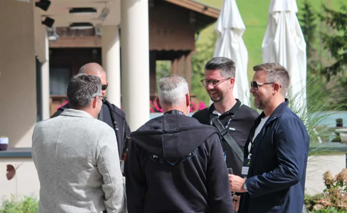 Daniel Blank im Austausch mit Partnern